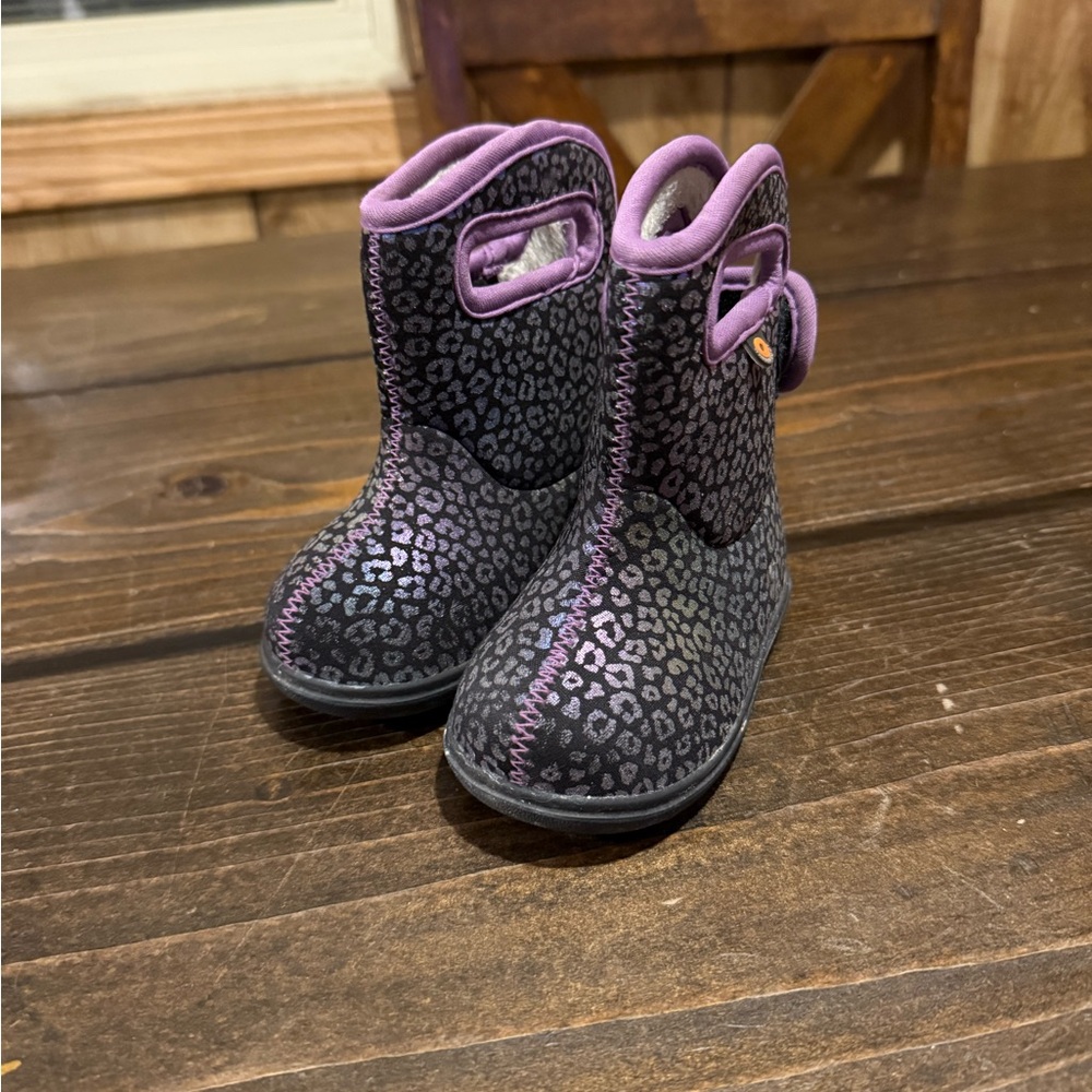 Bogs Kids Boots with Multicolor Leopard Print and Purple Trim